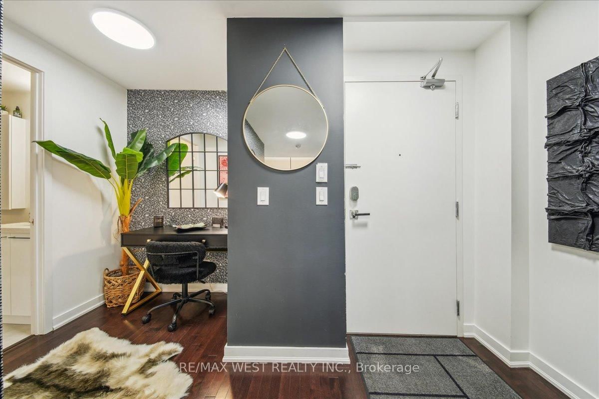 Condo for sale at 512-14 York Street, Toronto, Waterfront Communities C1, M5J 0B1 - MLS: C12210211