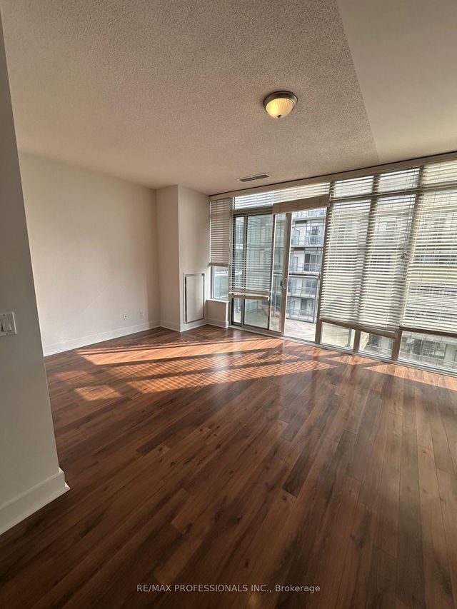 802 - 90 Stadium Road