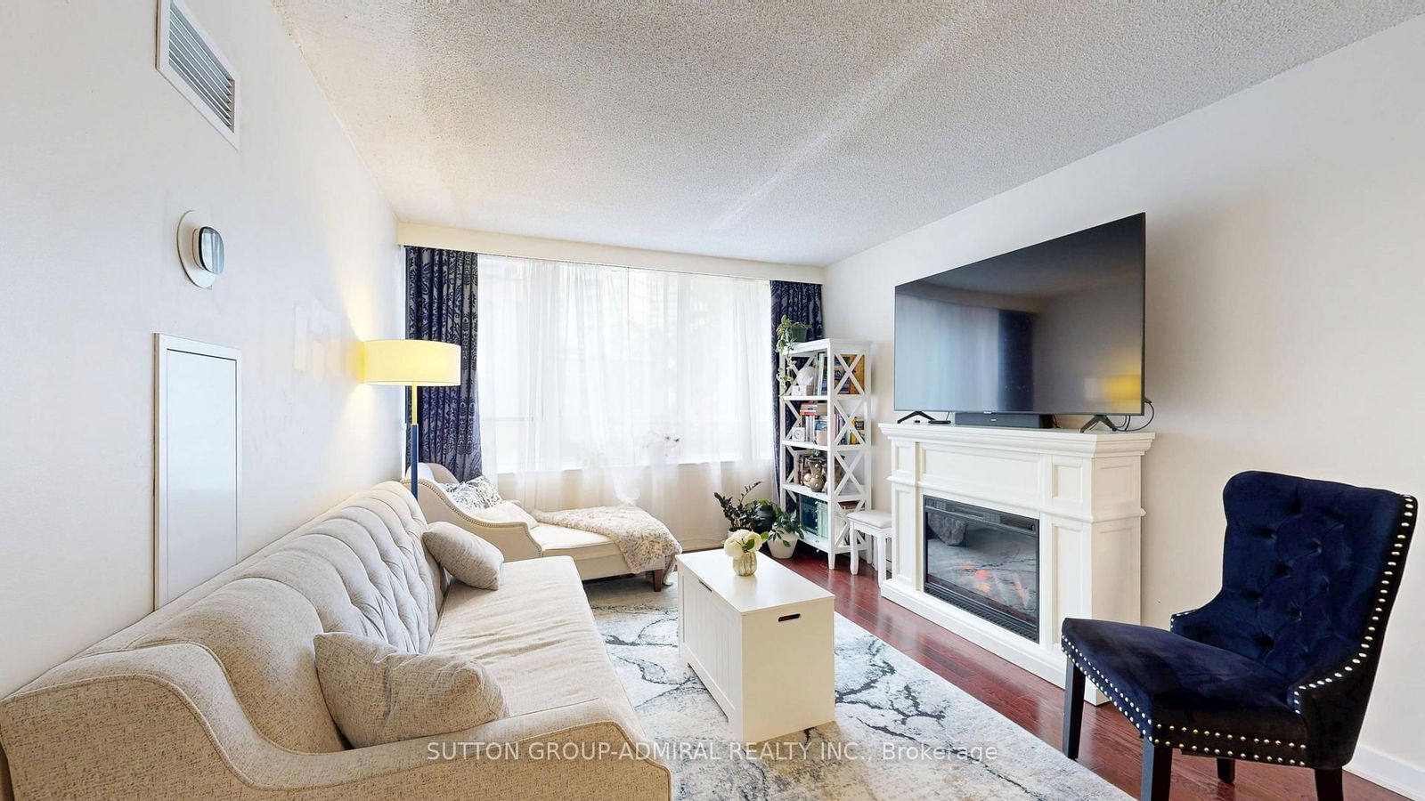 Condo for sale at 201-633 Bay Street, Toronto, Bay Street Corridor, M5G 2G4 - MLS: C12210264