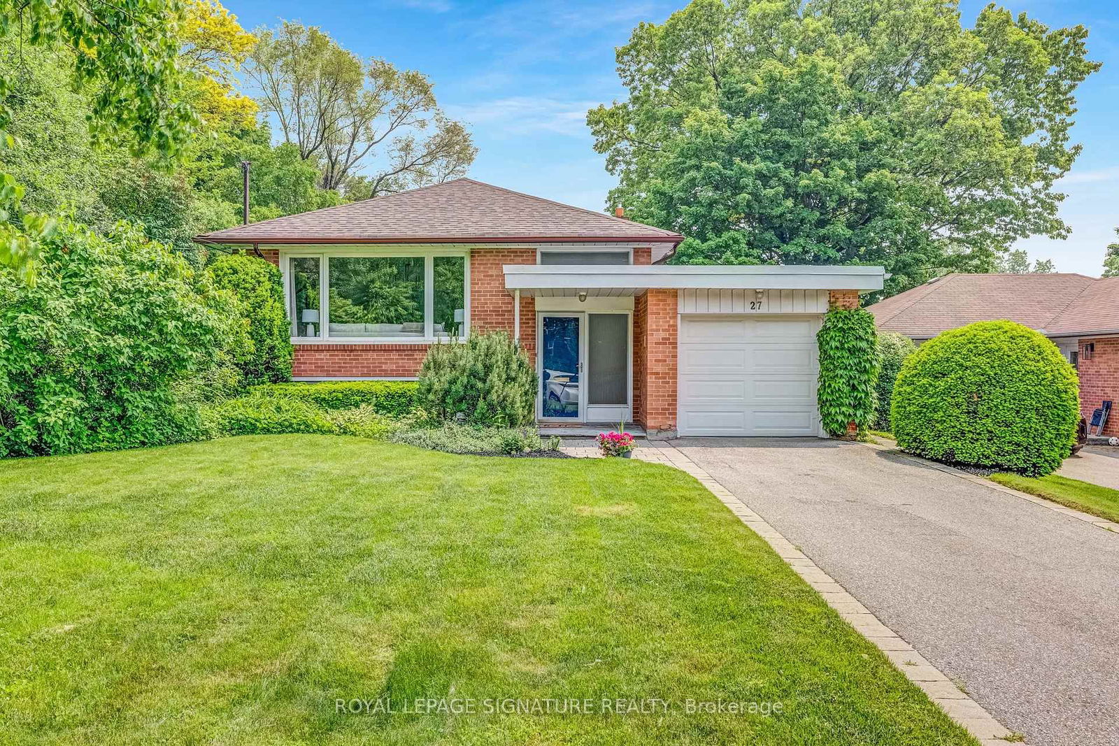 Detached House for sale at 27 Fenelon Drive, Toronto, Parkwoods-Donalda, M3A 3K2 - MLS: C12210306
