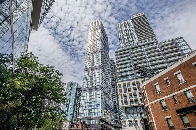 702 - 181 Dundas Street