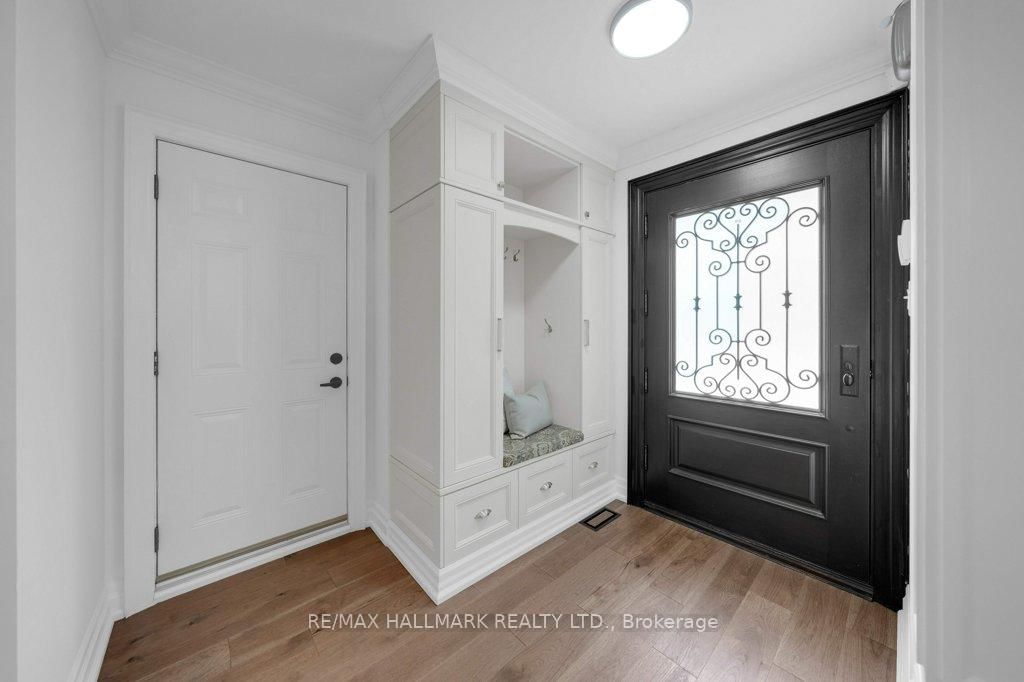 Detached House for sale at 29 Charnwood Road, Toronto, Banbury-Don Mills, M3B 2P7 - MLS: C12210408