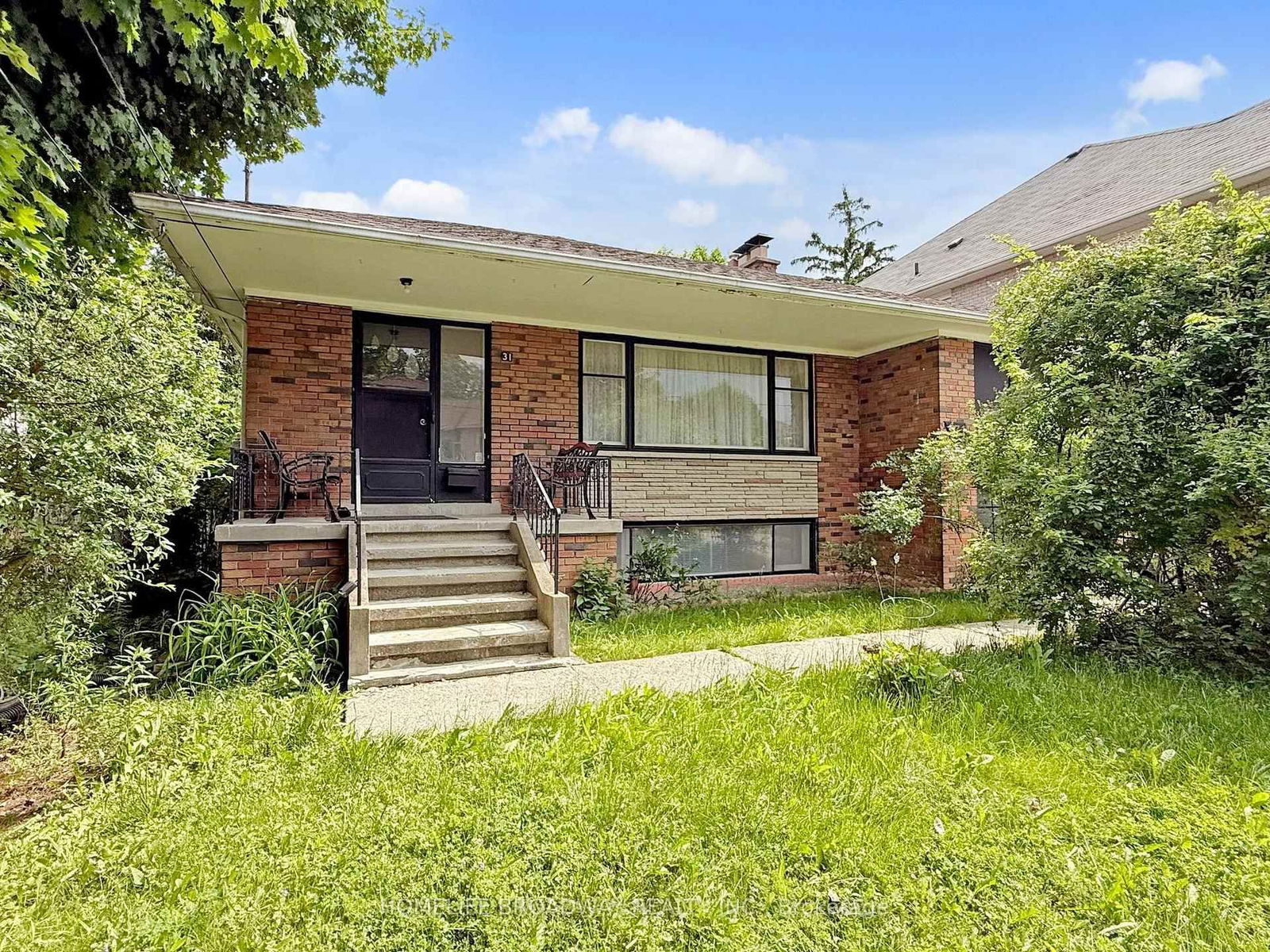 Detached House for sale at 31 Northwood Drive, Toronto, Newtonbrook East, M2M 2J7 - MLS: C12211201