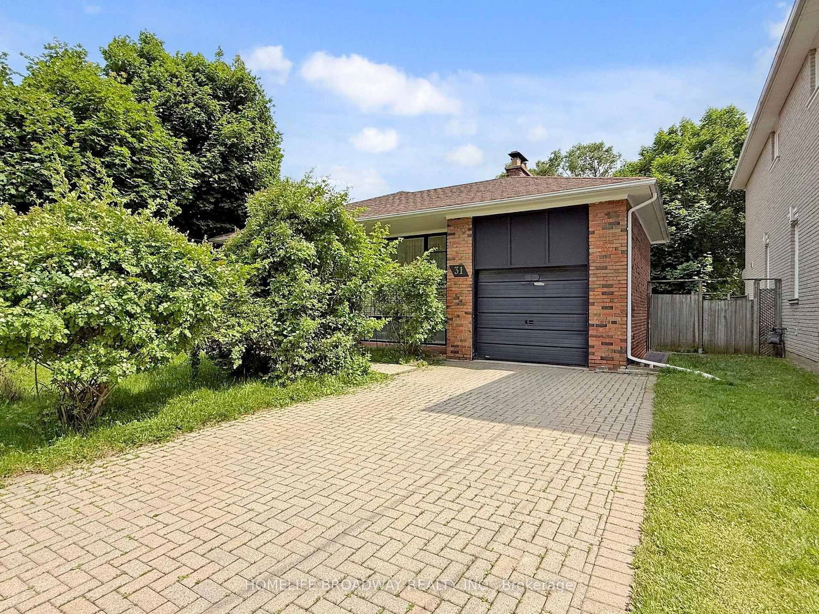 Detached House for sale at 31 Northwood Drive, Toronto, Newtonbrook East, M2M 2J7 - MLS: C12211201