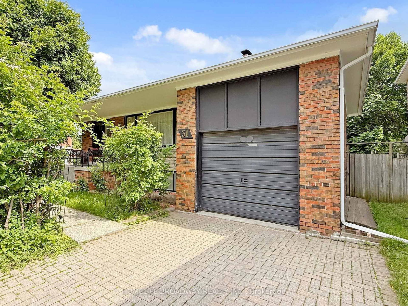 Detached House for sale at 31 Northwood Drive, Toronto, Newtonbrook East, M2M 2J7 - MLS: C12211201