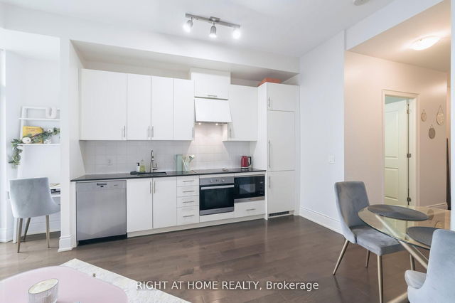 918 - 23 Glebe Road W