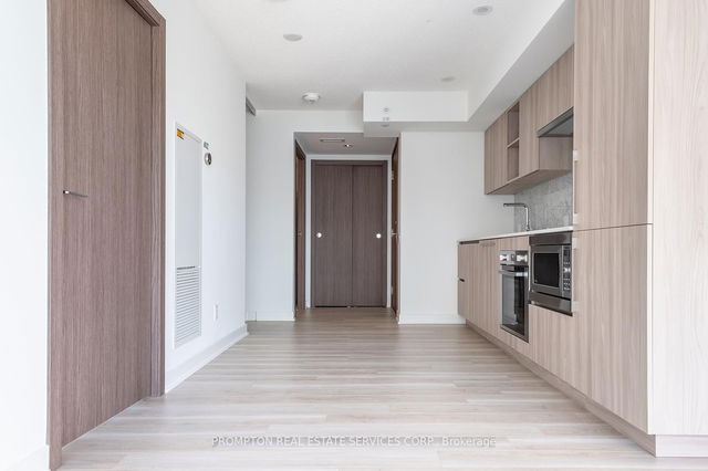 1016 - 17 Bathurst Street