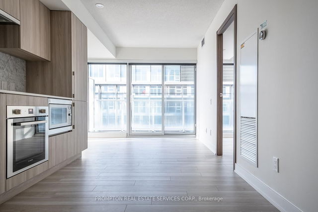 1016 - 17 Bathurst Street