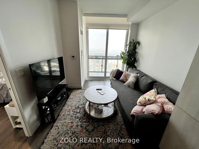 4709 - 8 Eglinton Avenue