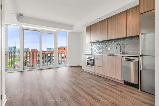 1021 - 88 Bathurst Street