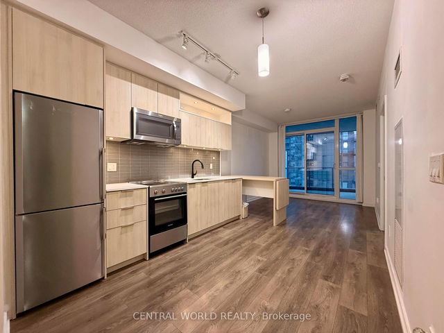 901 - 50 FOREST MANOR Road
