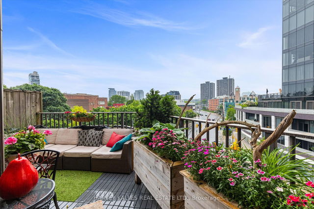 402 - 1331 Bay Street