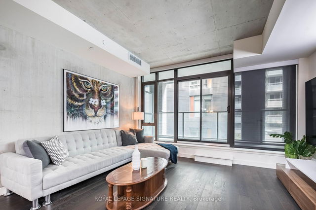 318 - 111 Bathurst Street