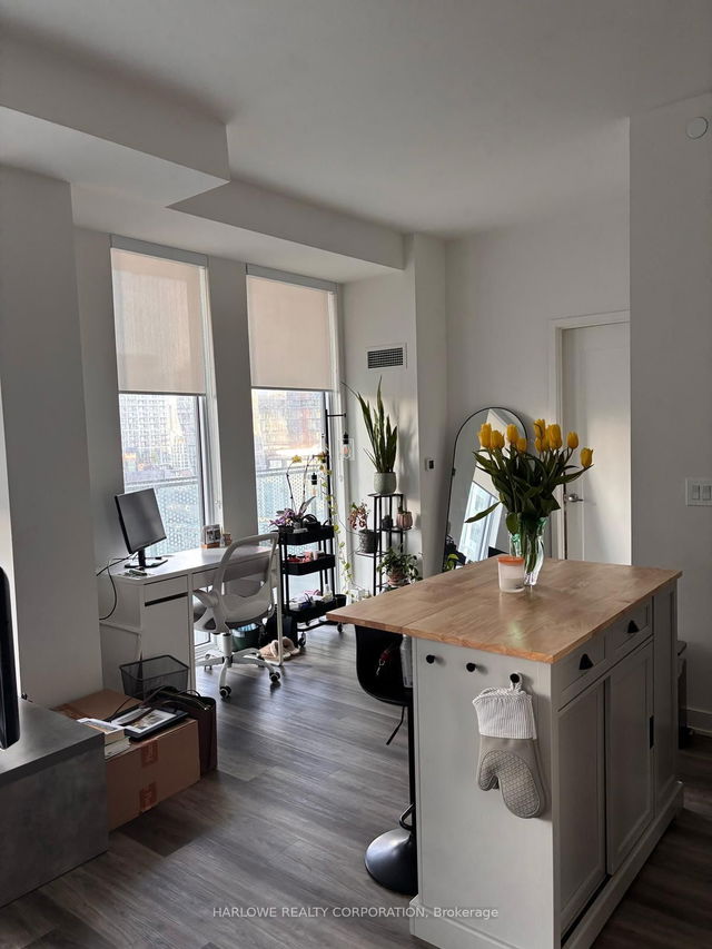 1573 W - 135 Lower Sherbourne Street