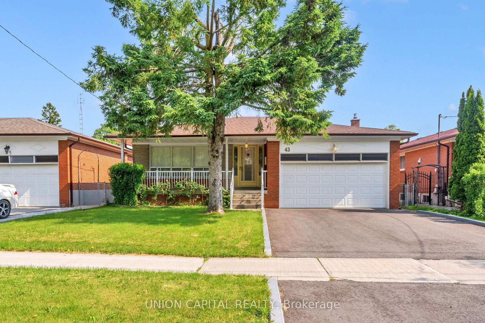Detached House for sale at 43 Ernest Avenue, Toronto, Pleasant View, M2J 3T4 - MLS: C12213107