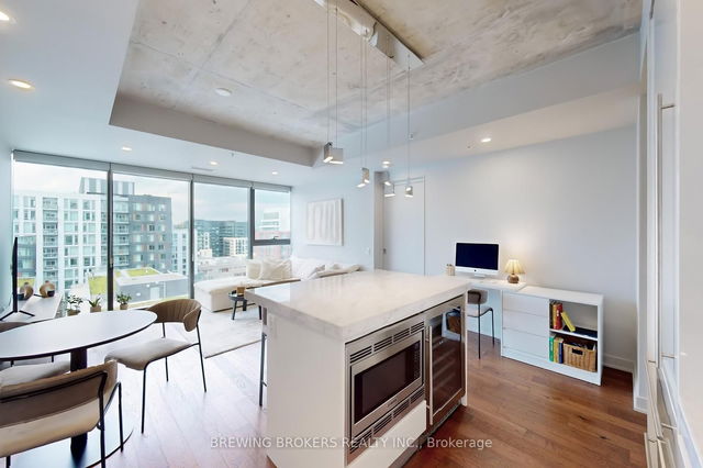 PH1411 - 629 King St W Street