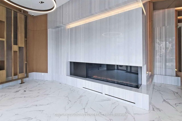423 - 15 Queens Quay E