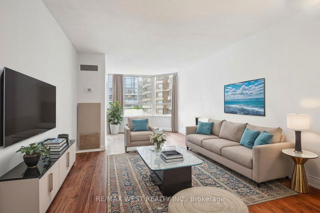 1303 - 717 Bay Street