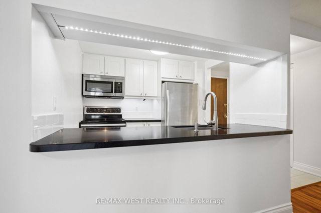 1303 - 717 Bay Street