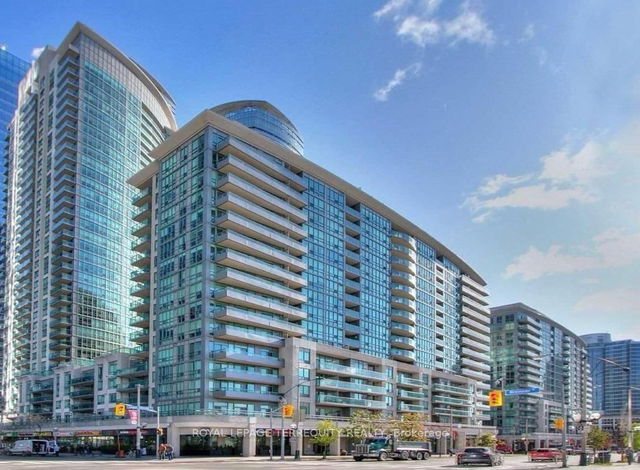 1711 - 51 Lower Simcoe Street