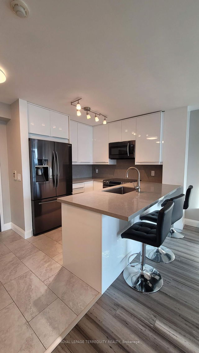 1711 - 51 Lower Simcoe Street