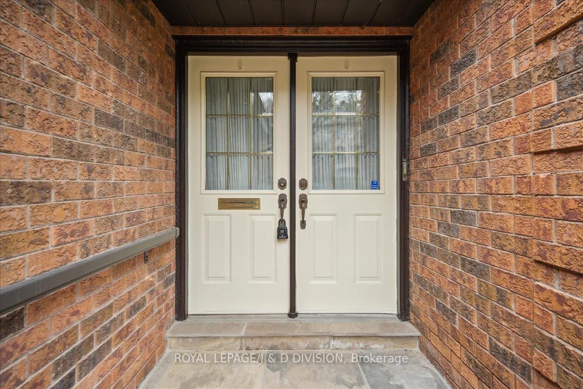 Detached House for sale at 2 Ivor Road, Toronto, Bridle Path-Sunnybrook-York Mills, M4N 2H4 - MLS: C12213863