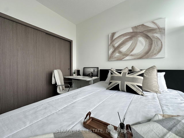 3915 - 19 Bathurst Street