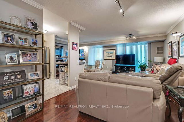 1008 - 8 Covington Road
