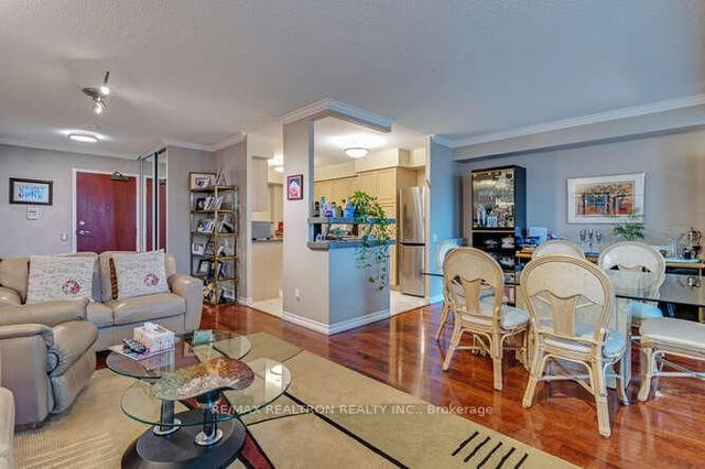1008 - 8 Covington Road