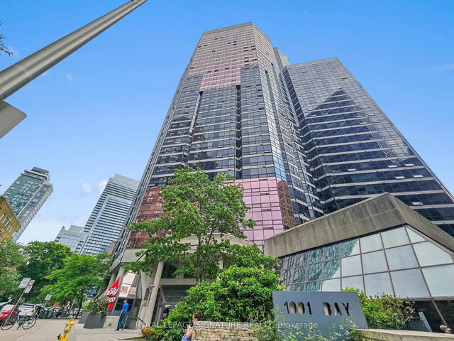403 - 1001 Bay Street