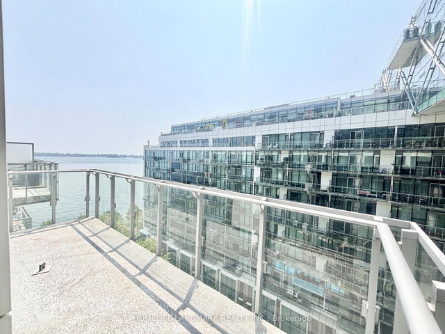 1029 - 39 Queens Quay