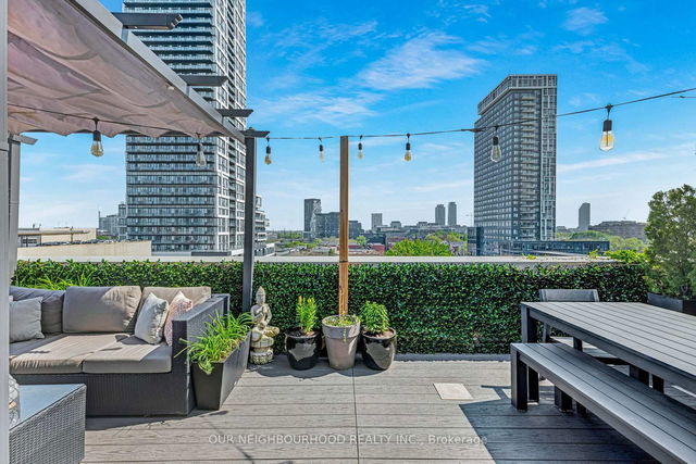 PH2 - 736 Dundas Street