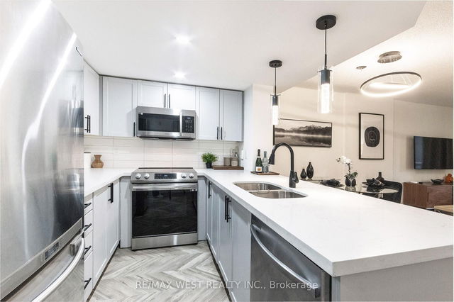 302 - 330 Adelaide Street