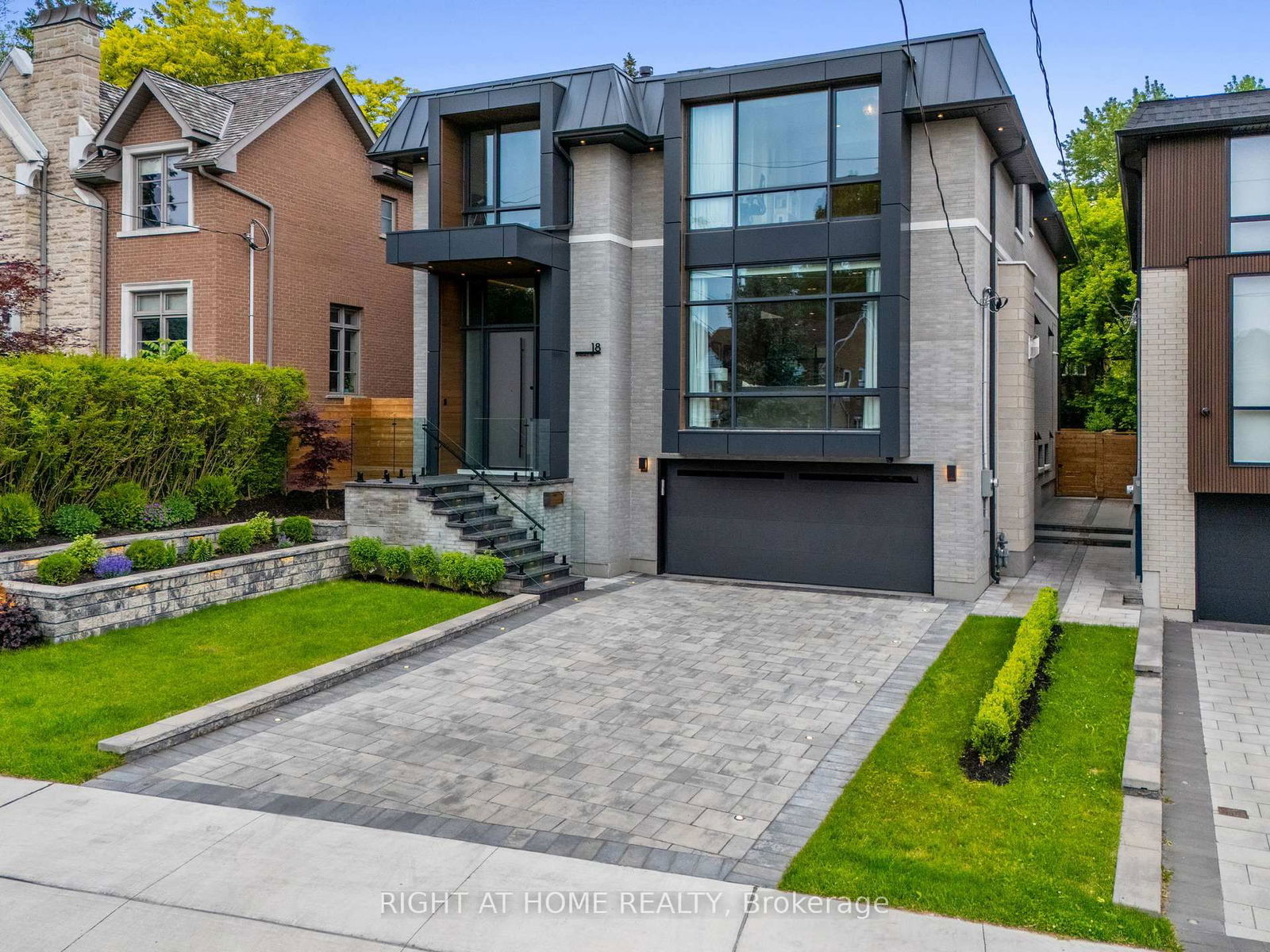 Detached House for sale at 18 Divadale Drive, Toronto, Leaside, M4G 2N9 - MLS: C12214687
