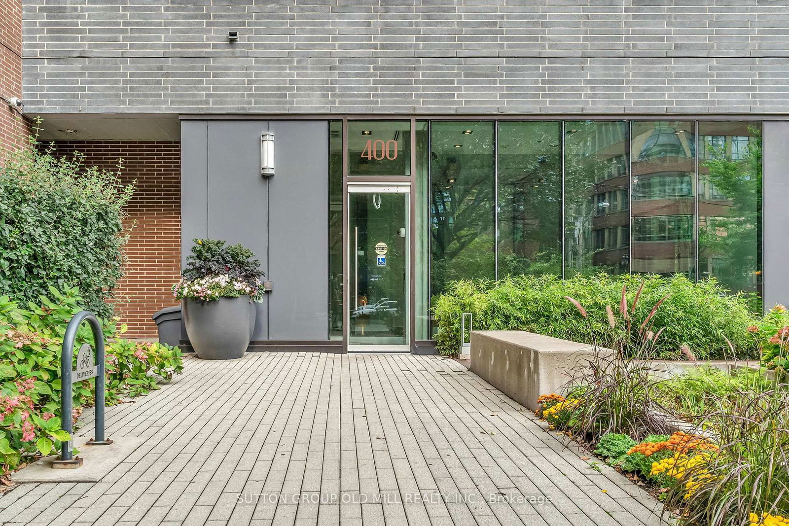 Condo for sale at 807-400 Wellington Street, Toronto, Waterfront Communities C1, M5J 2N7 - MLS: C12214778