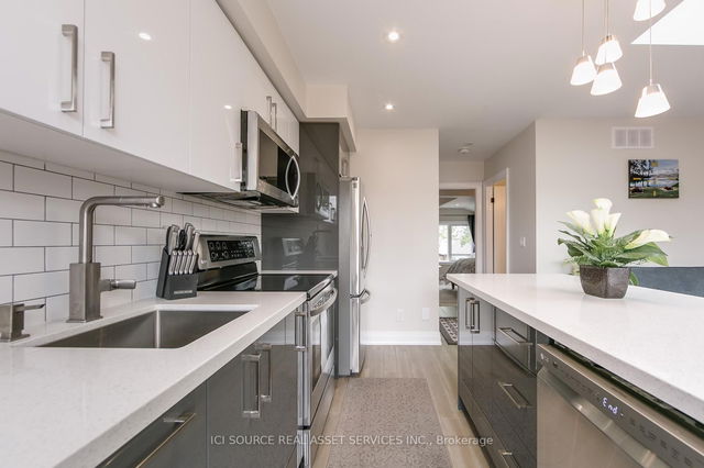 3rd Fl - 49 Beatrice Street