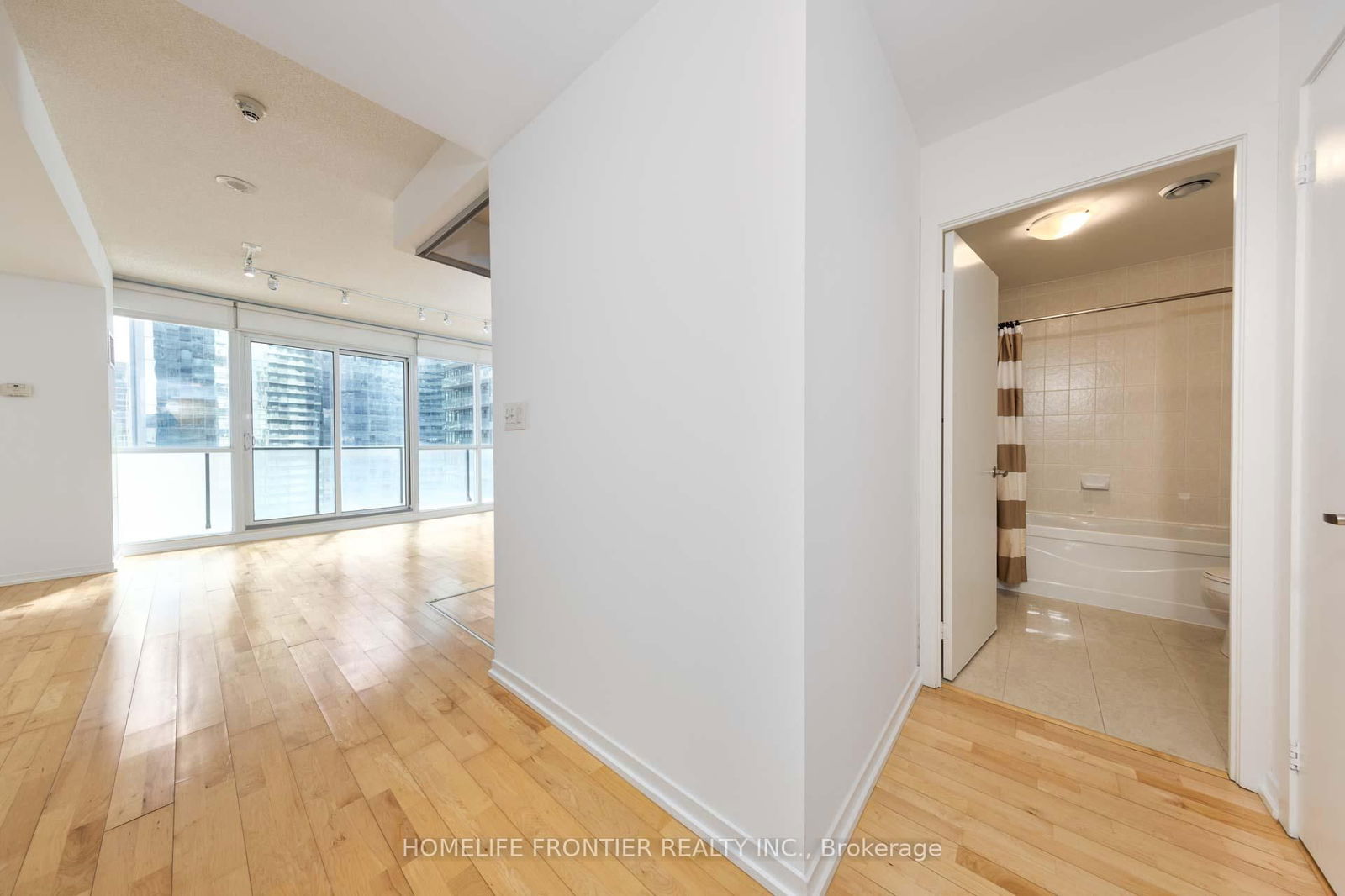 Condo for sale at 2111-65 Bremner Boulevard, Toronto, Waterfront Communities C1, M5J 0A7 - MLS: C12215035