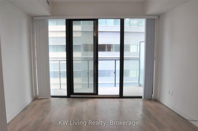 807 - 215 Queen Street W