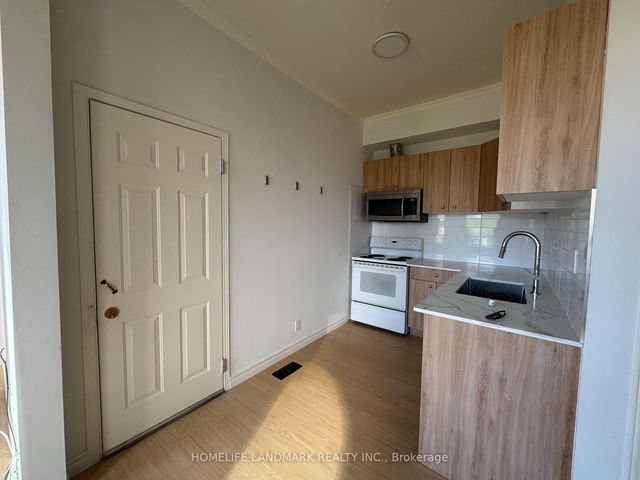 301 - 440 Spadina Avenue