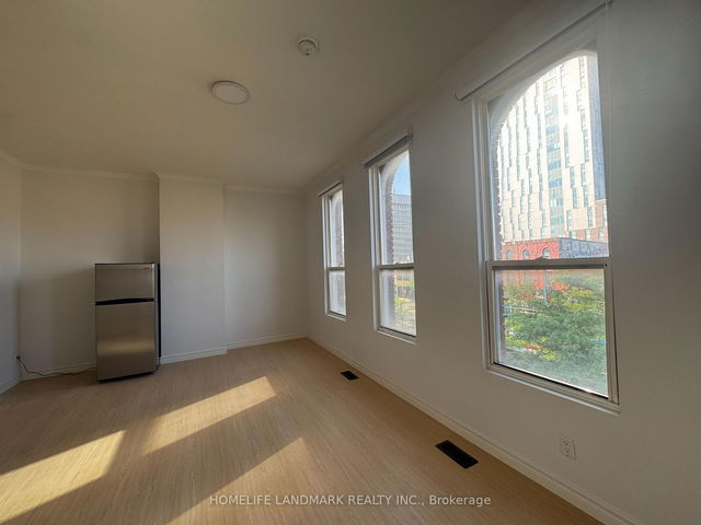 301 - 440 Spadina Avenue