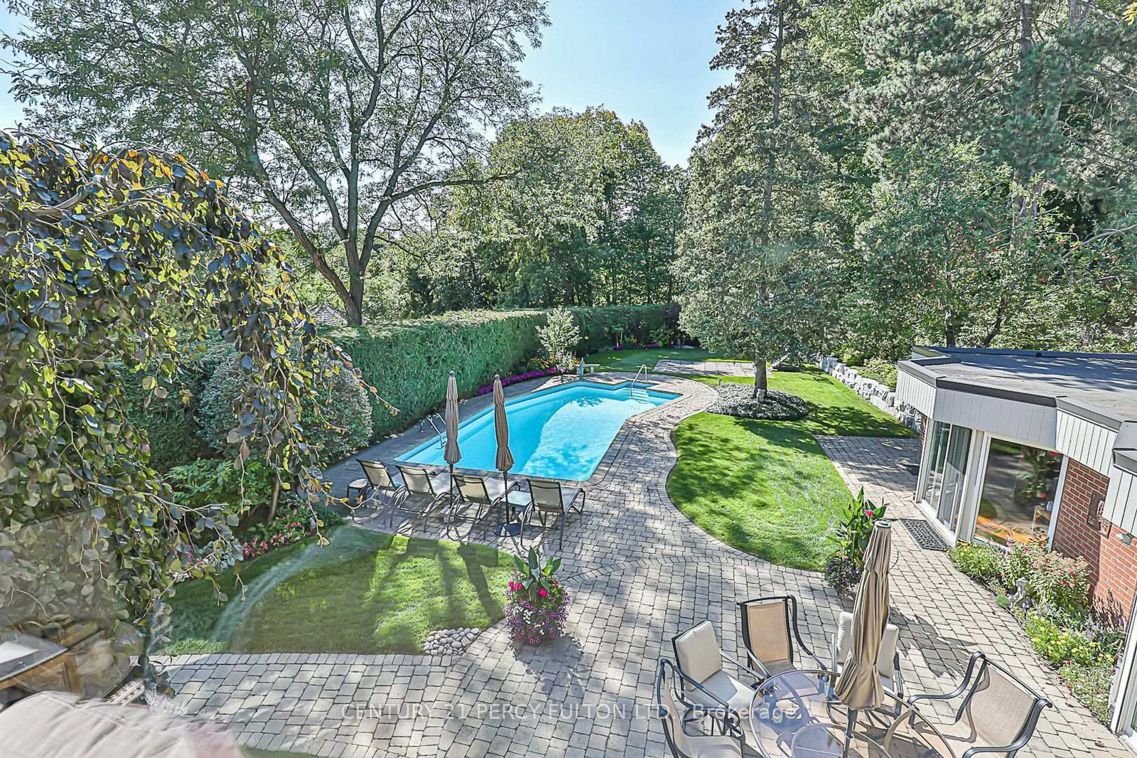Detached House for sale at 4 Page Avenue, Toronto, Bayview Village, M2K 2B2 - MLS: C12215359