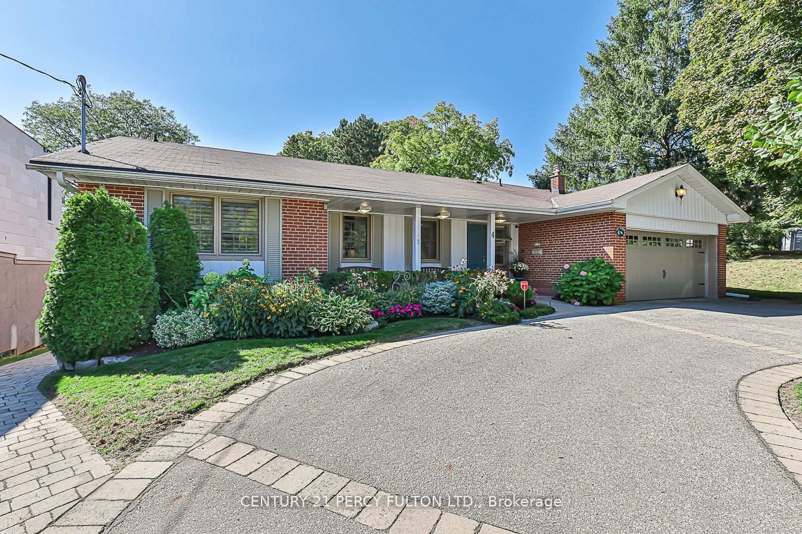 Detached House for sale at 4 Page Avenue, Toronto, Bayview Village, M2K 2B2 - MLS: C12215359