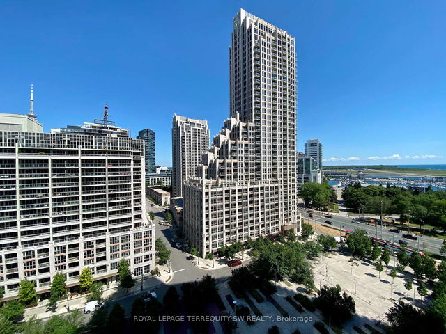 3201 - 628 Fleet Street