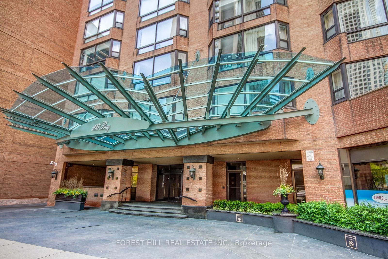 Condo for sale at 1105-1166 Bay Street, Toronto, Bay Street Corridor, M5S 2X8 - MLS: C12216191