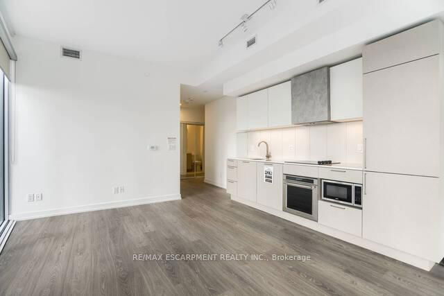 1106 - 19 Western Battery Road