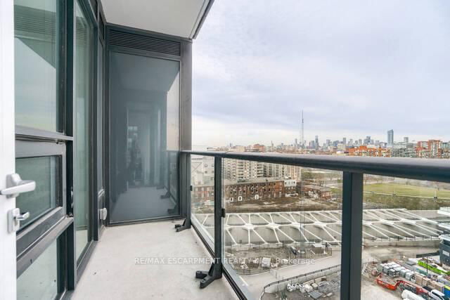 1106 - 19 Western Battery Road