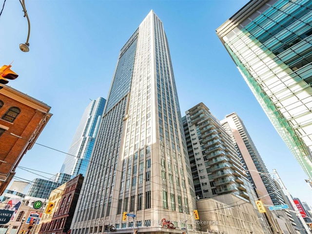 3913 - 210 Victoria Street