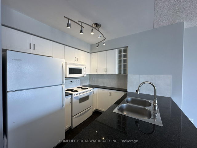 3913 - 210 Victoria Street