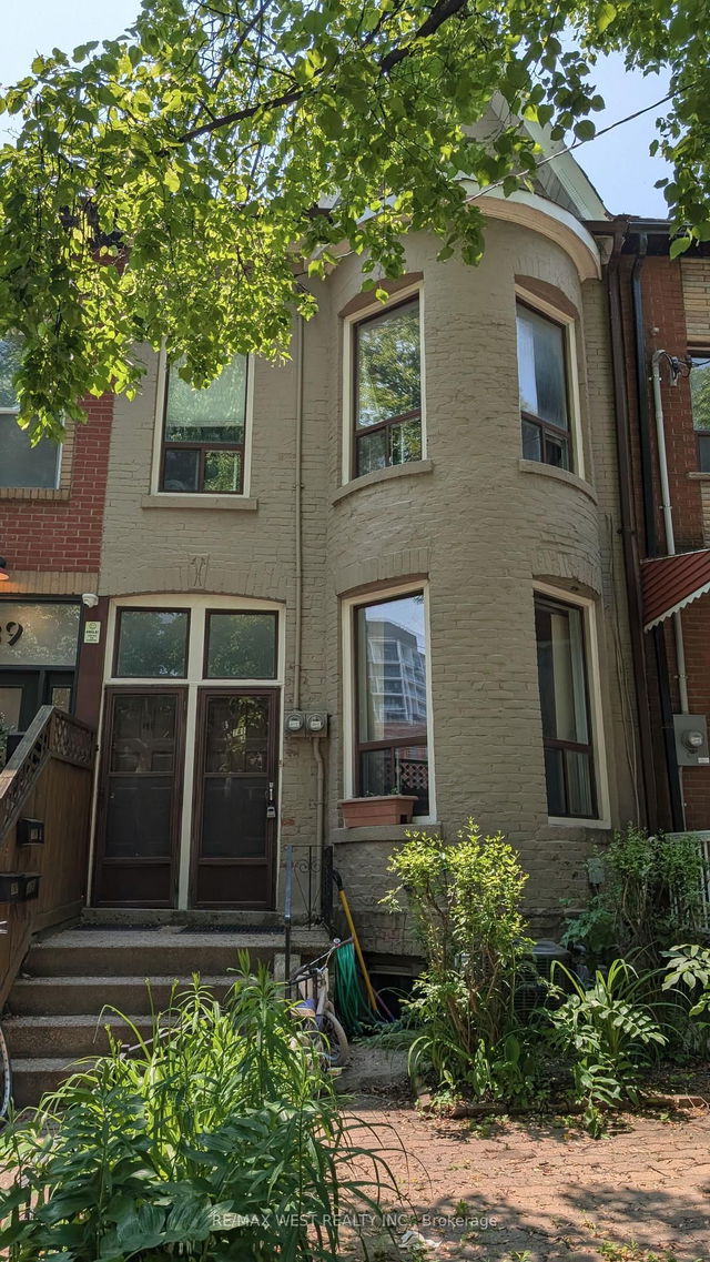 Main - 141A Niagara Street