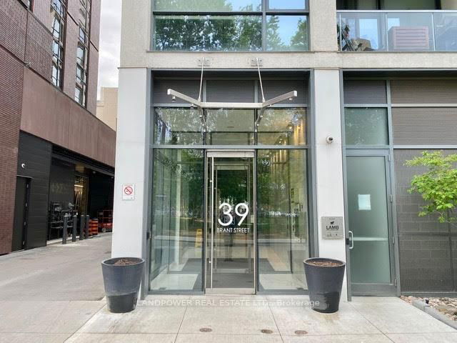 526 - 39 Brant Street